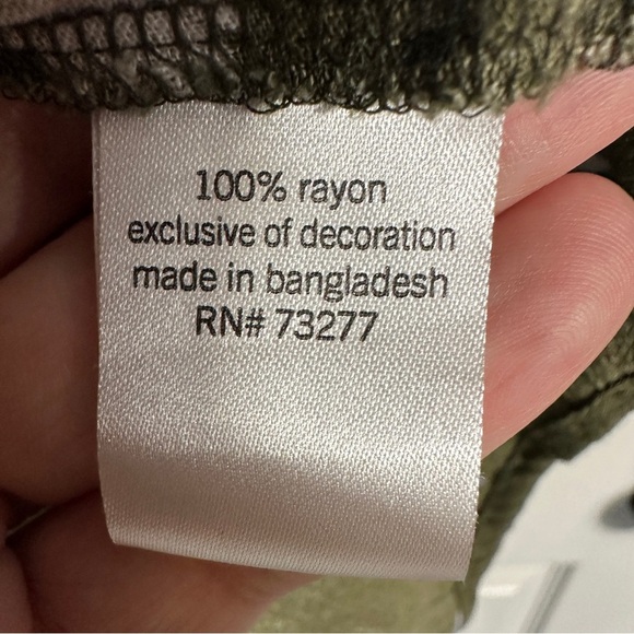 Sonoma green/white floral tunic, Med., v-neck, flowy, casual, fall, transitional - Picture 5 of 9